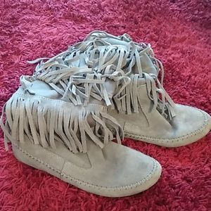 Fringe boots